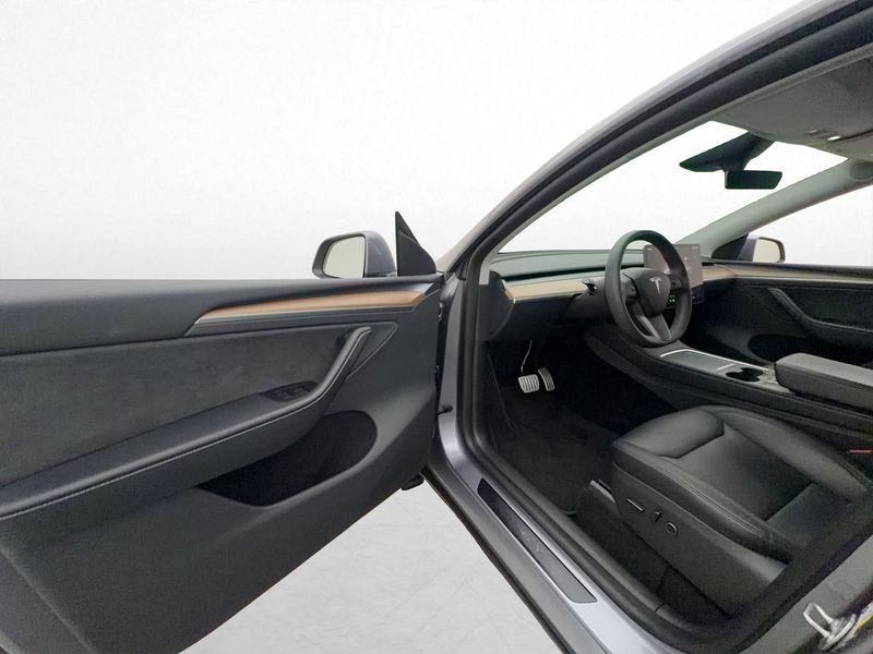 Tesla Model Y bild 11