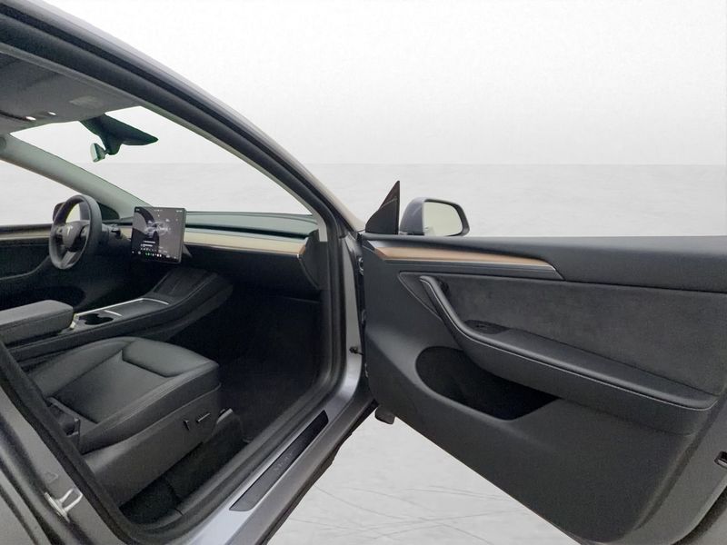 Tesla Model Y bild 29