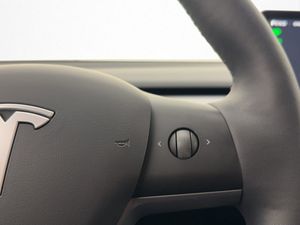 Tesla Model Y bild 17