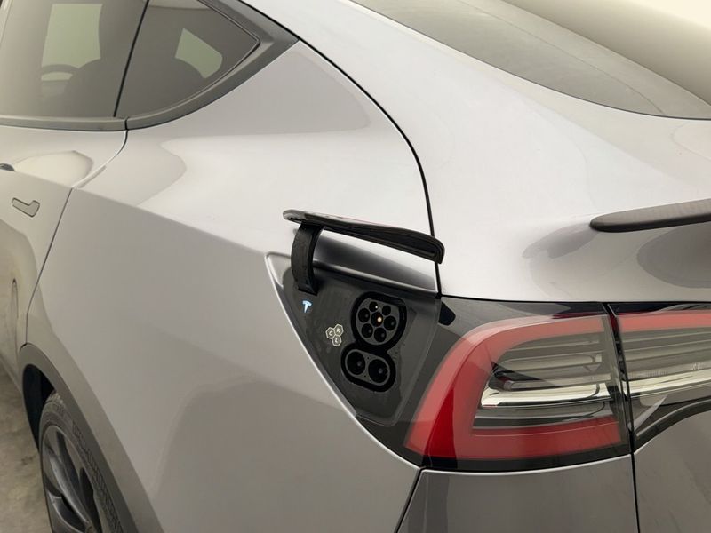 Tesla Model Y bild 35