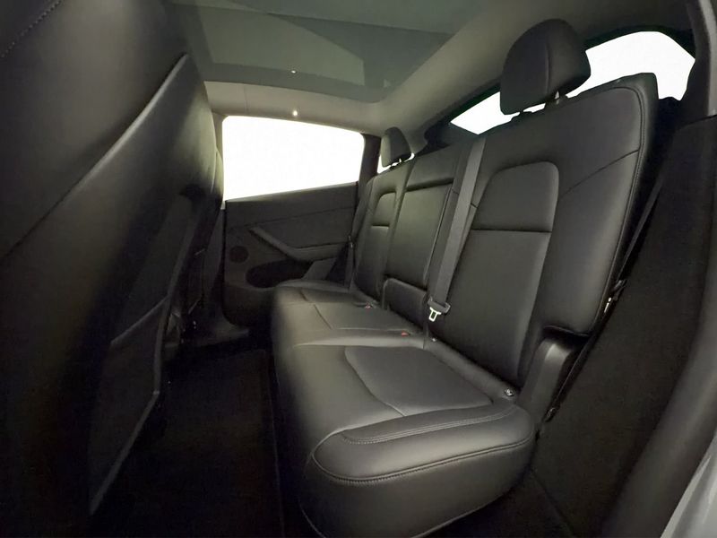 Tesla Model Y bild 25