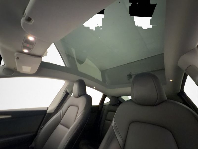 Tesla Model Y bild 14