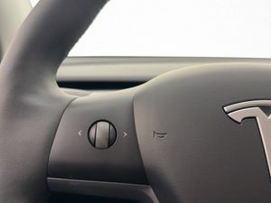 Tesla Model Y bild 16