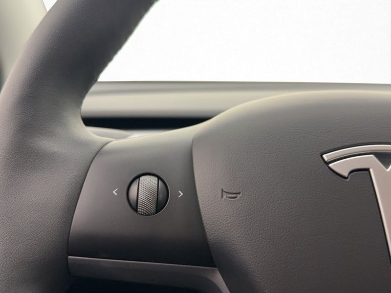 Tesla Model Y bild 16