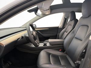 Tesla Model Y bild 12