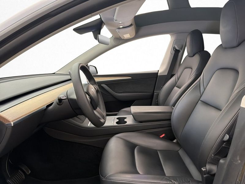 Tesla Model Y bild 12