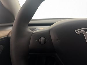 Tesla Model Y bild 14