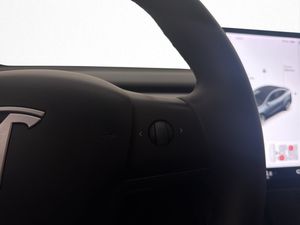 Tesla Model Y bild 15