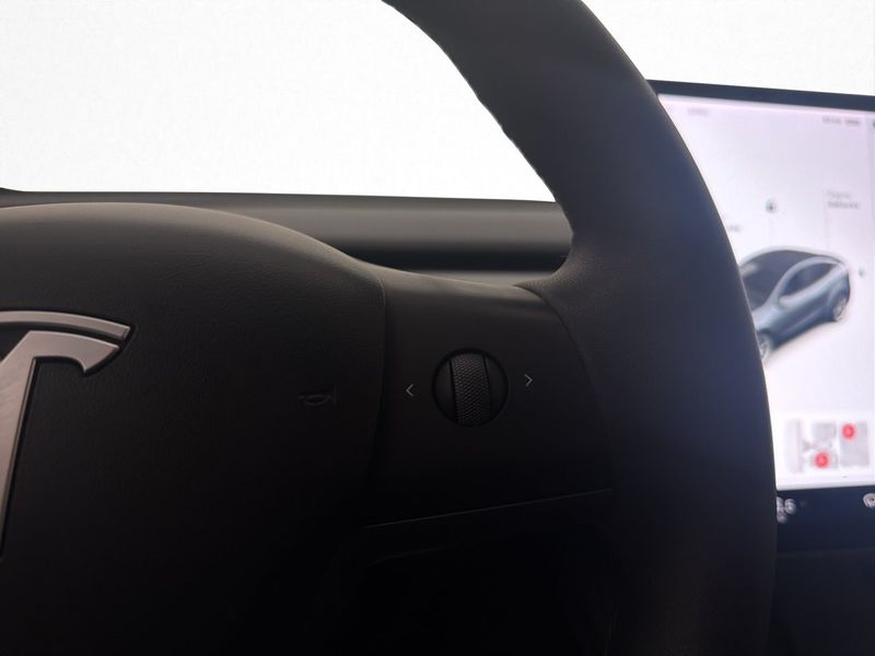 Tesla Model Y bild 15
