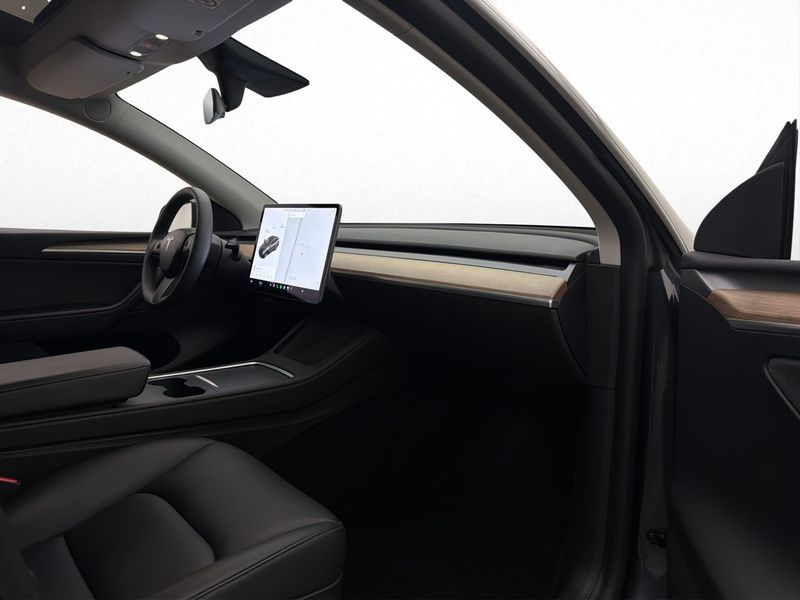 Tesla Model Y bild 25