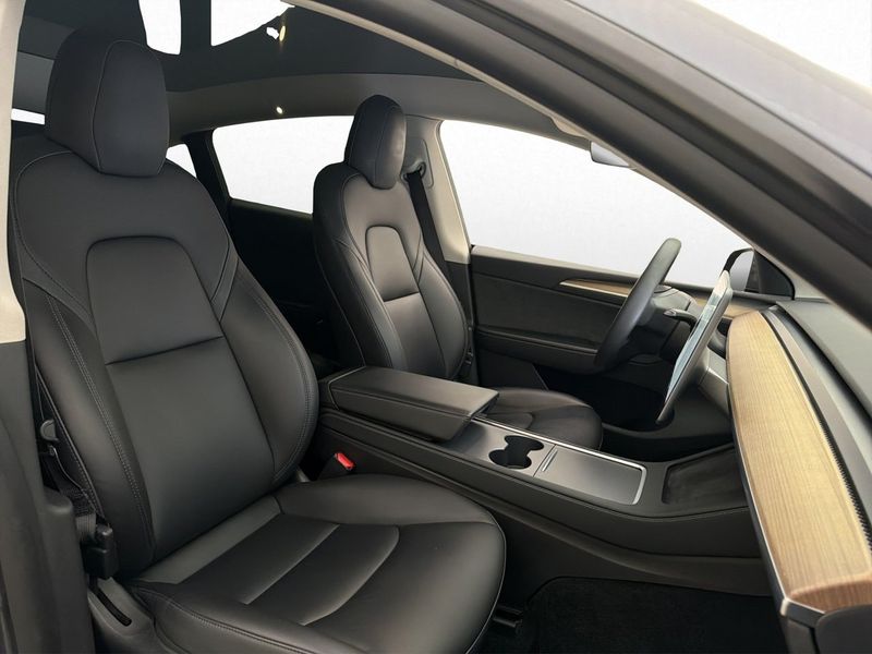 Tesla Model Y bild 24