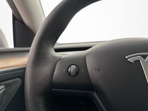 Tesla Model Y bild 16