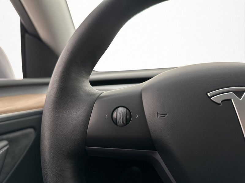 Tesla Model Y bild 16