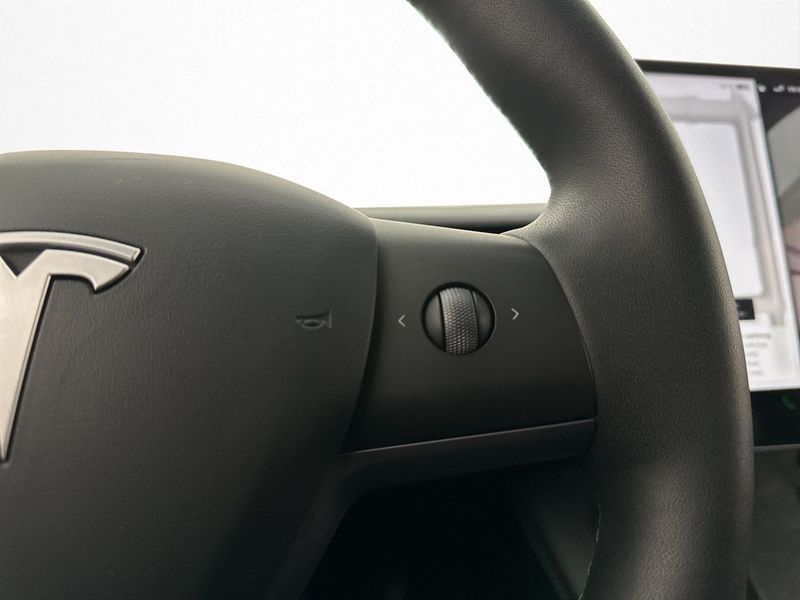 Tesla Model Y bild 17