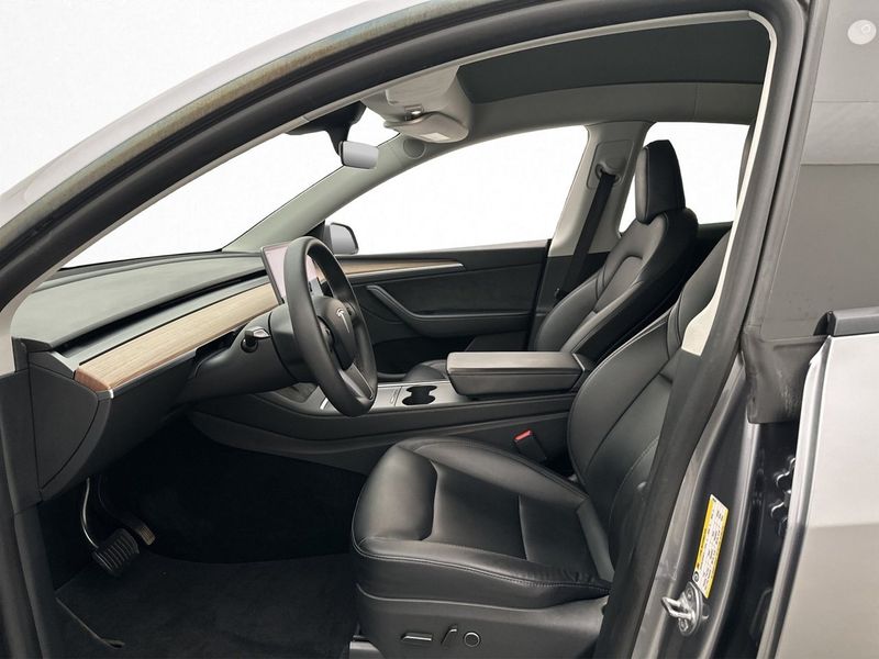 Tesla Model Y bild 12