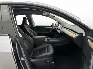 Tesla Model Y bild 26