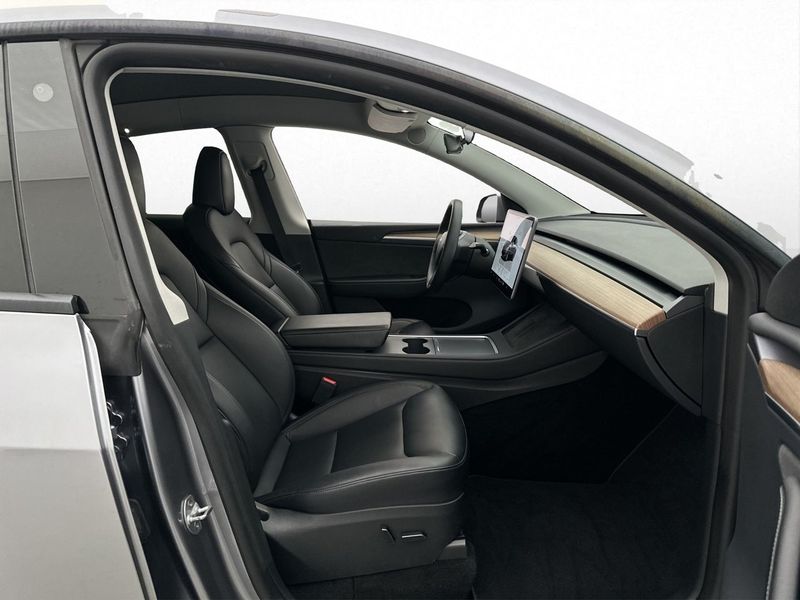 Tesla Model Y bild 26