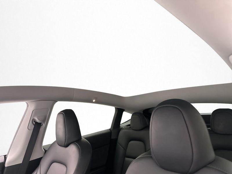 Tesla Model Y bild 13