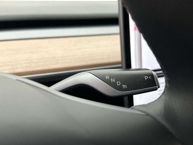 Tesla Model Y bild 33