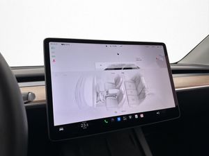 Tesla Model Y bild 19