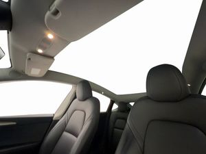 Tesla Model Y bild 13