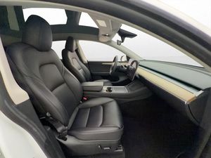 Tesla Model Y bild 17