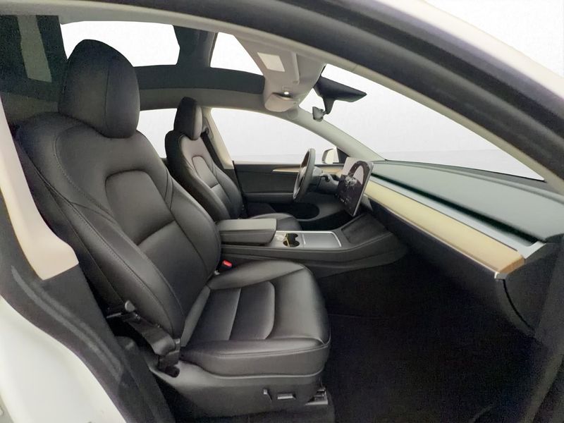 Tesla Model Y bild 17
