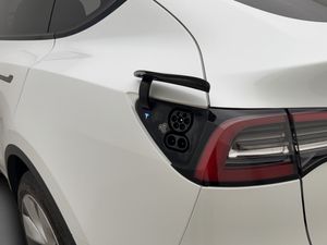 Tesla Model Y bild 32