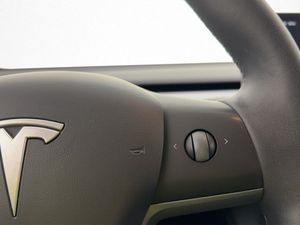 Tesla Model Y bild 30