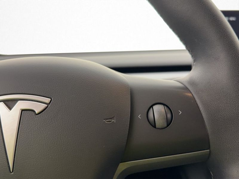 Tesla Model Y bild 30