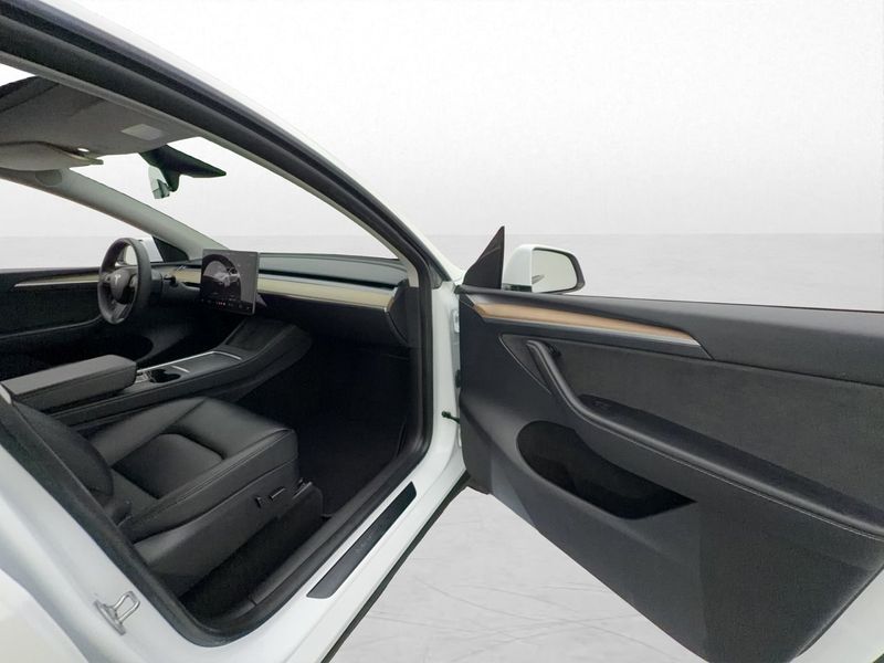 Tesla Model Y bild 18