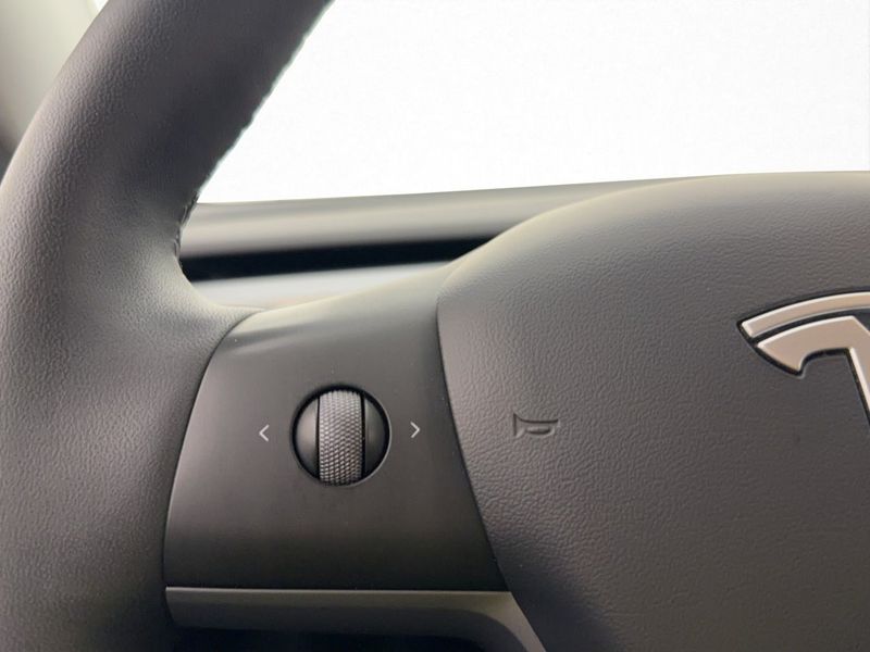 Tesla Model Y bild 27