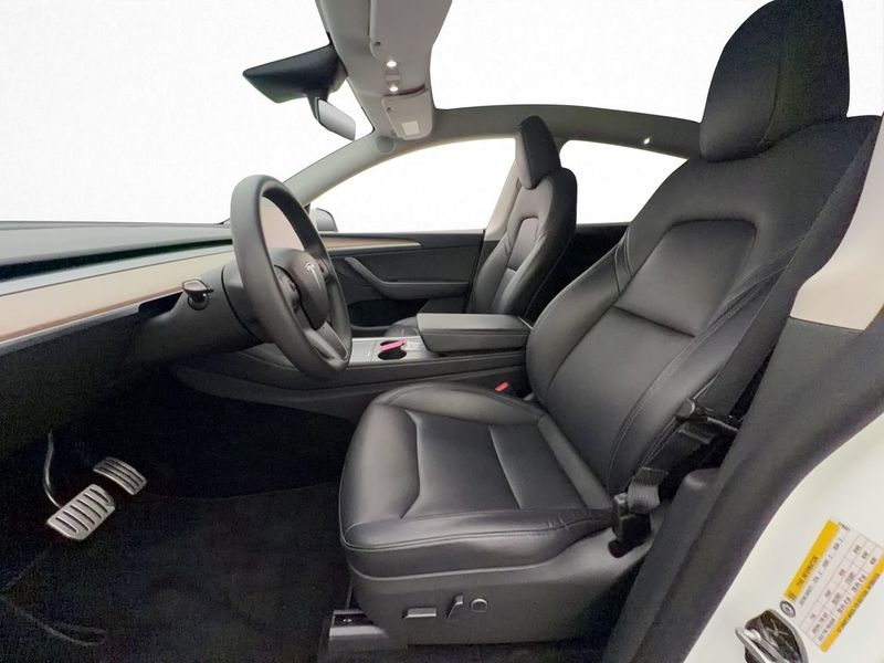 Tesla Model Y bild 11