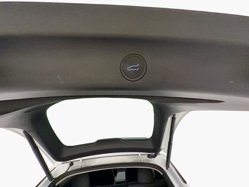 Tesla Model Y bild 18