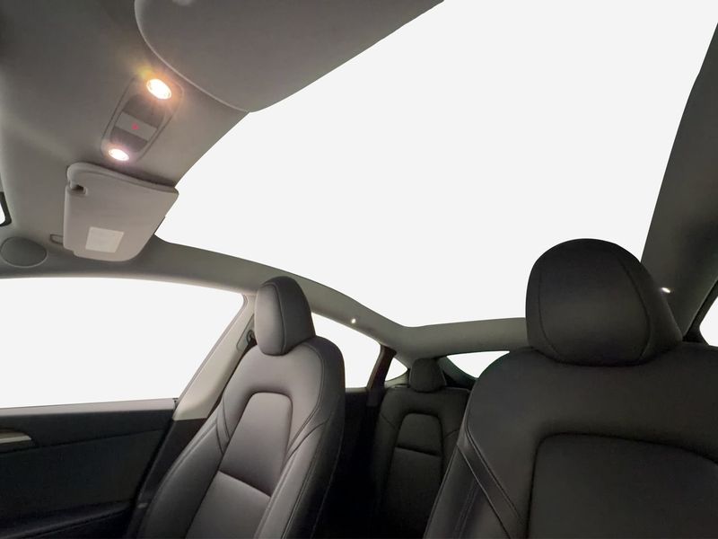 Tesla Model Y bild 17