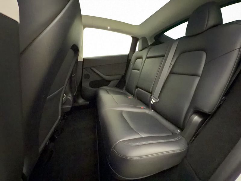 Tesla Model Y bild 12