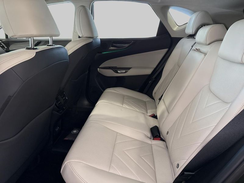 Lexus NX bild 11