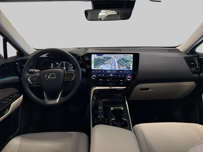 Lexus NX bild 12