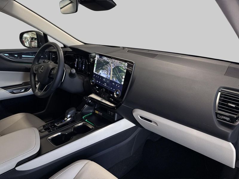 Lexus NX bild 10