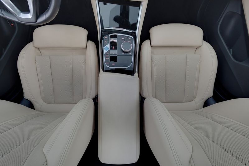 BMW i4 bild 14