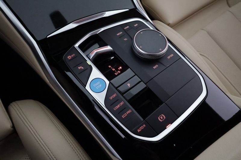 BMW i4 bild 25