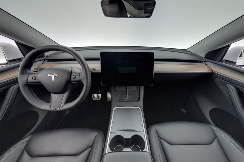 Tesla Model Y bild 13