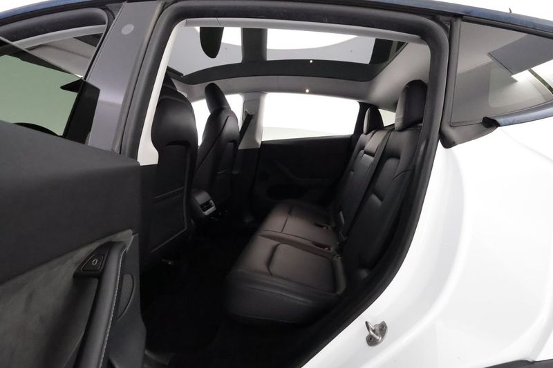 Tesla Model Y bild 12