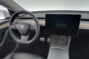 Tesla Model Y bild 15