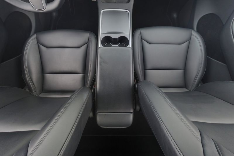 Tesla Model Y bild 14