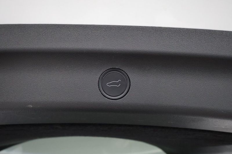 Tesla Model Y bild 25