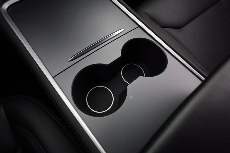 Tesla Model Y bild 23