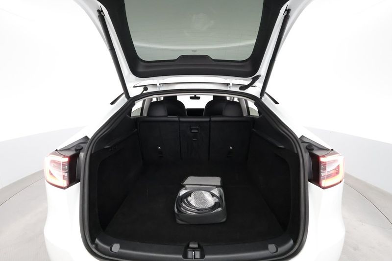 Tesla Model Y bild 24