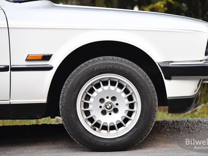 BMW 320 bild 13