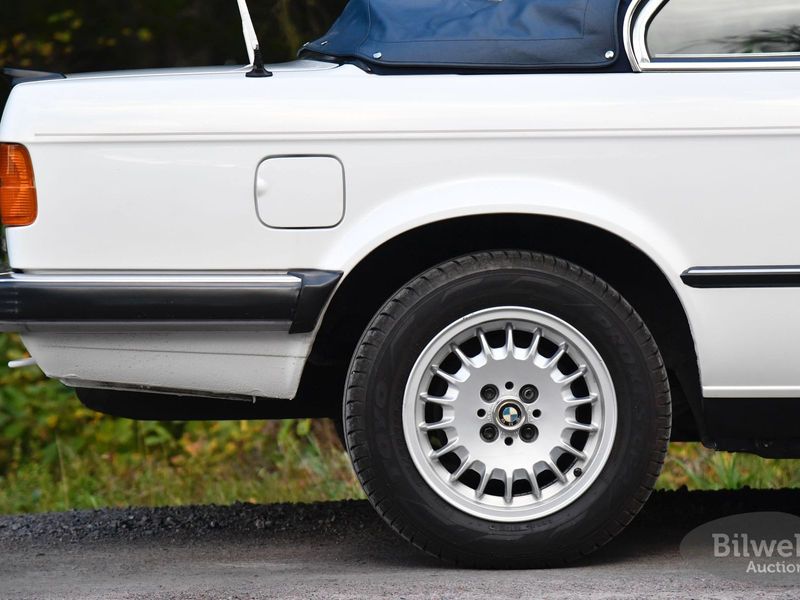 BMW 320 bild 12